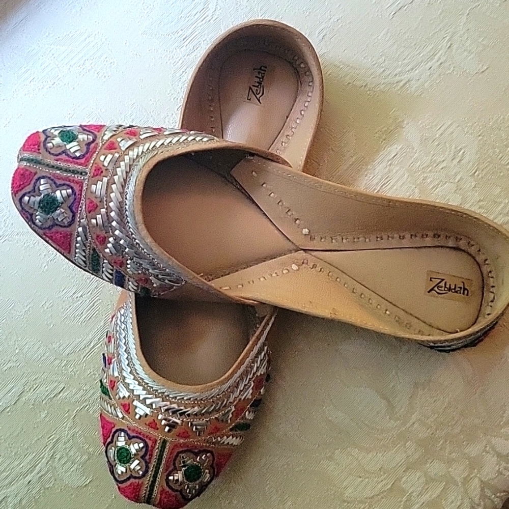 Women's flats